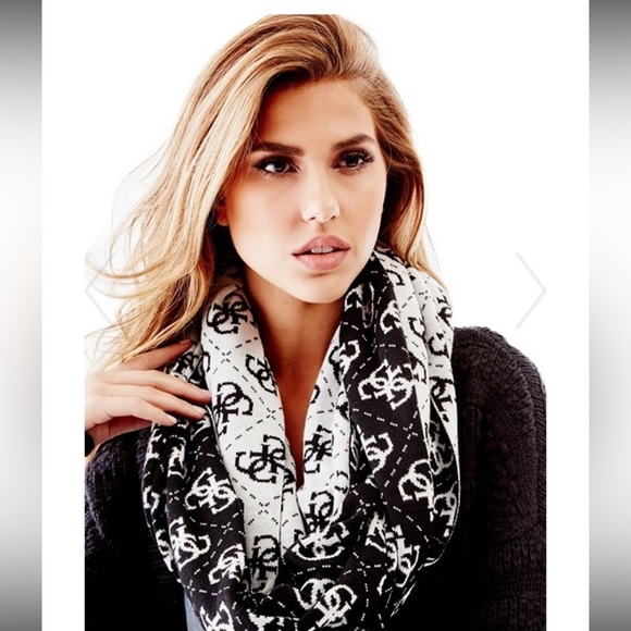 Guess QUATTRO G PRINT INFINITY SCARF - Picture 1 of 2